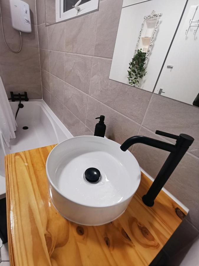 Peaceful House In The Heart Of Glasgow City, Close To Queen Elizabeth Hospital And Govan Subway, Free Private Parking エクステリア 写真