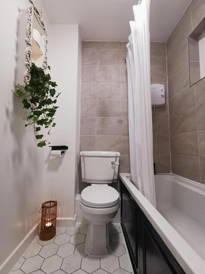 Peaceful House In The Heart Of Glasgow City, Close To Queen Elizabeth Hospital And Govan Subway, Free Private Parking エクステリア 写真